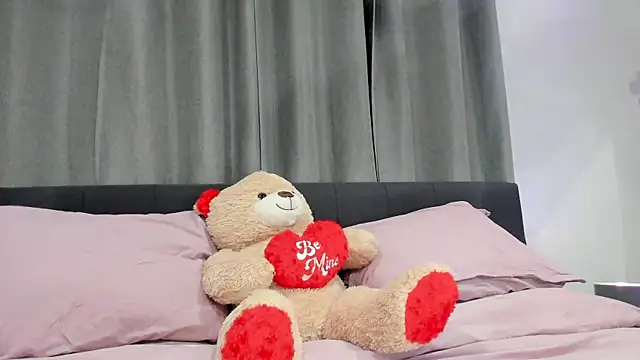 Snapshot of longislandprincess chatting on February 21, 9:43 am longislandprincess online show from February 21, 9:43 am