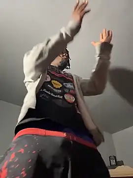 SluttyLyfe4L online show from April 17, 11:35 am