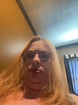 Snapshot of CherishWilliams chatting on April 19, 1:54 pm CherishWilliams online show from April 19, 1:54 pm