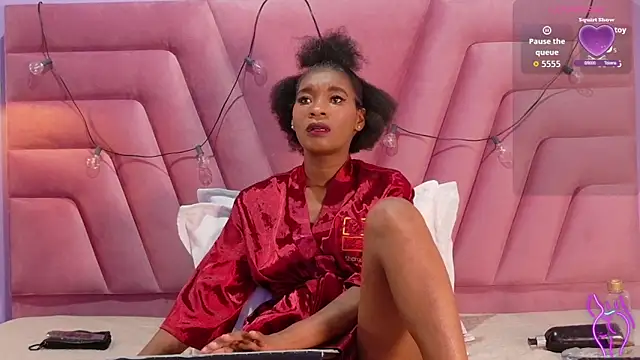 petitelittleebony online show from April 9, 1:49 am