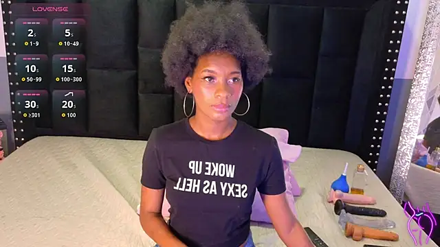 petitelittleebony online show from April 11, 3:11 am