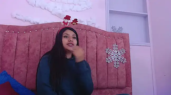 Snapshot of SarahStones chatting on December 19, 10:56 am SarahStones online show from December 19, 10:56 am