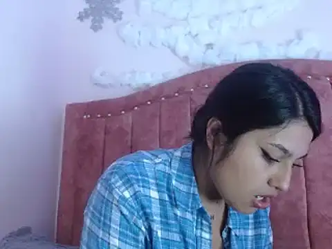 Snapshot of SarahStones chatting on January 4, 9:21 am SarahStones online show from January 4, 9:21 am