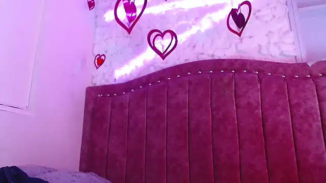 Snapshot of SarahStones chatting on February 15, 8:00 am SarahStones online show from February 15, 8:00 am