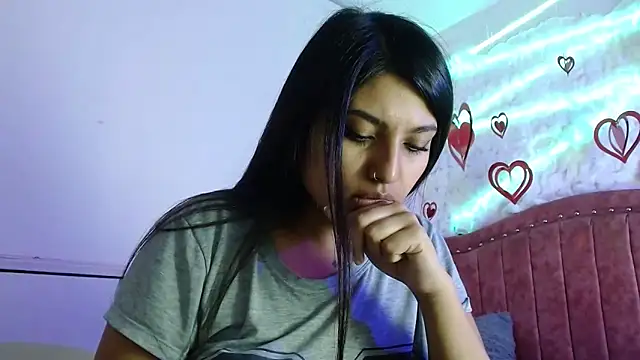 Snapshot of SarahStones chatting on February 21, 3:01 am SarahStones online show from February 21, 3:01 am