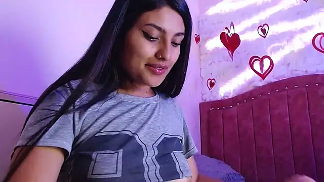 Snapshot of SarahStones chatting on February 21, 2:27 pm SarahStones online show from February 21, 2:27 pm