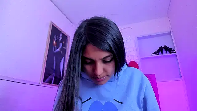 Snapshot of SarahStones chatting on October 9, 6:44 am SarahStones online show from October 9, 6:44 am