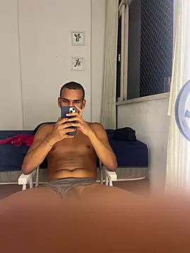 Snapshot of noahmarins chatting on March 7, 2:15 am noahmarins online show from March 7, 2:15 am