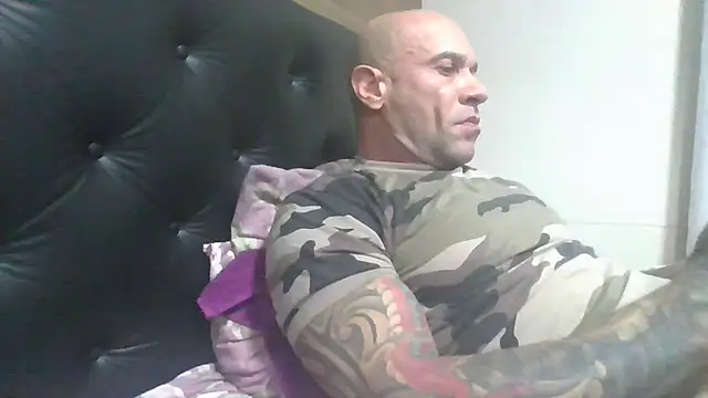 Snapshot of Arc8njoblack chatting on June 25, 5:12 am Arc8njoblack online show from June 25, 5:12 am