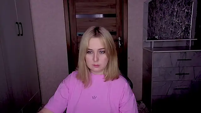 Snapshot of Kristy-Max chatting on February 1, 9:57 pm Kristy-Max online show from February 1, 9:57 pm