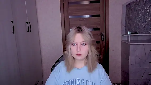 Snapshot of Kristy-Max chatting on February 10, 4:49 am Kristy-Max online show from February 10, 4:49 am