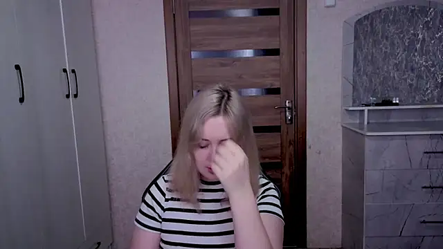 Snapshot of Kristy-Max chatting on February 14, 5:15 am Kristy-Max online show from February 14, 5:15 am