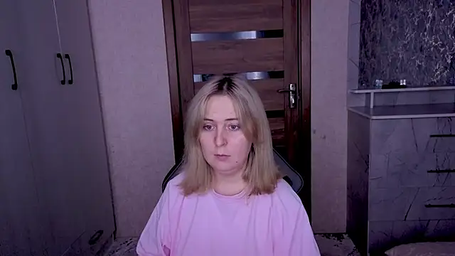 Snapshot of Kristy-Max chatting on February 16, 11:50 am Kristy-Max online show from February 16, 11:50 am