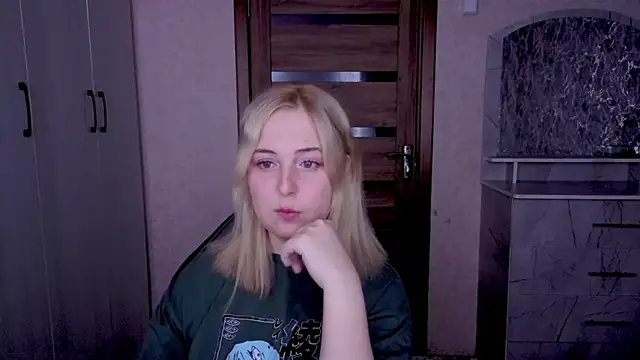 Snapshot of Kristy-Max chatting on March 8, 10:35 pm Kristy-Max online show from March 8, 10:35 pm