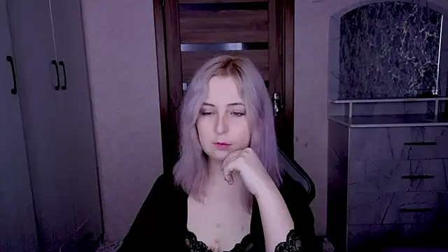 Snapshot of Kristy-Max chatting on March 9, 9:08 pm Kristy-Max online show from March 9, 9:08 pm