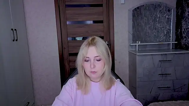 Snapshot of Kristy-Max chatting on March 13, 8:48 pm Kristy-Max online show from March 13, 8:48 pm