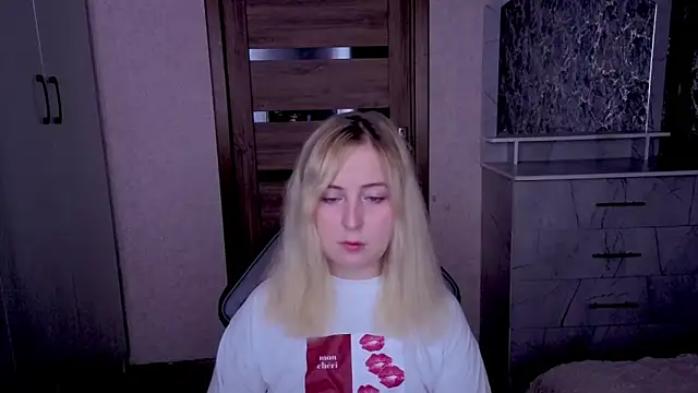 Kristy-Max online show from May 28, 7:33 pm