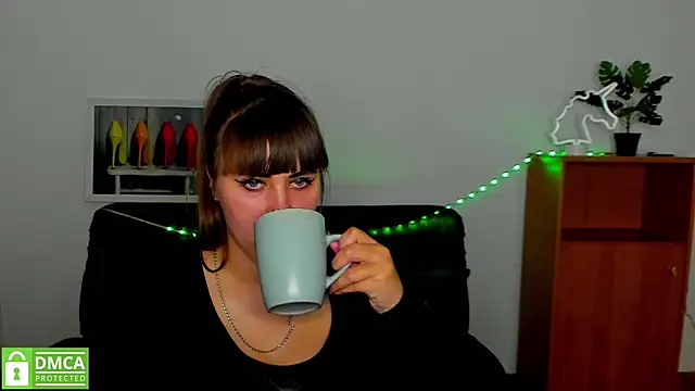 Snapshot of Amali_Ivanna_smit chatting on March 6, 3:35 pm Amali Ivanna smit online show from March 6, 3:35 pm