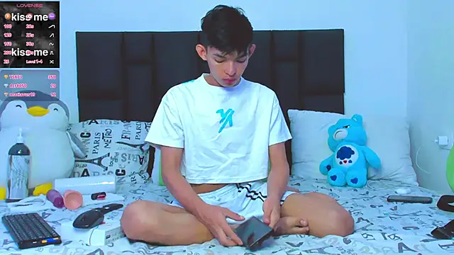 Snapshot of Tonny_twink_ chatting on February 23, 4:35 pm Tonny twink  online show from February 23, 4:35 pm