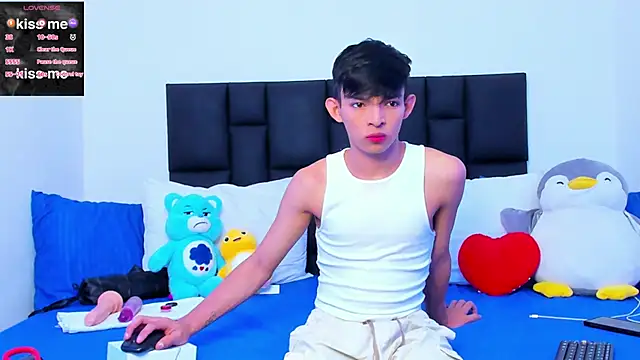 Snapshot of Tonny_twink_ chatting on March 9, 9:57 am Tonny twink  online show from March 9, 9:57 am
