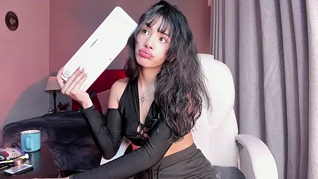 Giovanna oliveira online show from April 10, 4:28 am