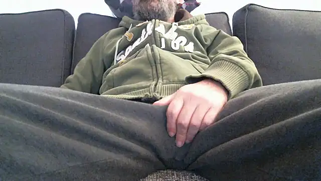 Snapshot of 77_No_Name_77 chatting on March 3, 8:20 am 77 No Name 77 online show from March 3, 8:20 am