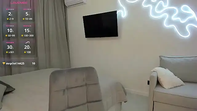  cometoseeme  online show from January 5, 5:20 pm