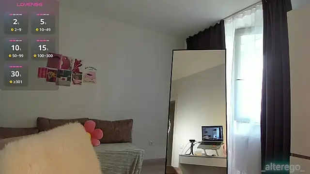 Snapshot of _cometoseeme_ chatting on July 26, 9:49 am cometoseeme online show from July 26, 9:49 am