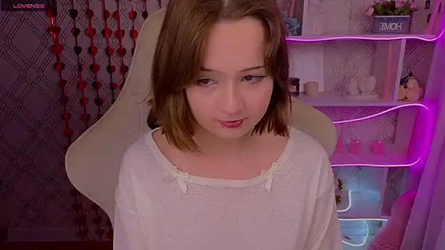 Snapshot of Mary_uw chatting on February 12, 4:40 am Mary uw online show from February 12, 4:40 am