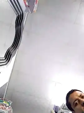 Snapshot of rober245 chatting on January 13, 5:51 pm rober245 online show from January 13, 5:51 pm