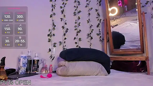 Snapshot of Peaches_N_Kreme chatting on February 12, 4:18 am Peaches N Kreme online show from February 12, 4:18 am