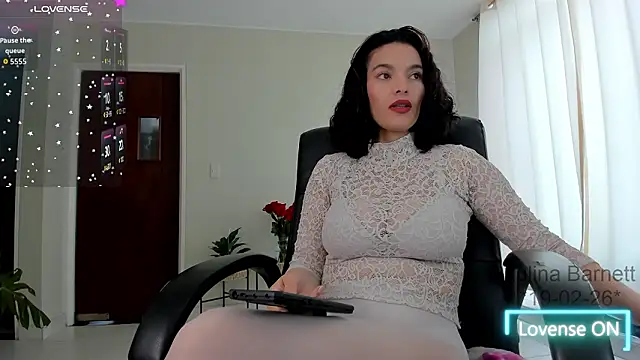 paulinabarnett- online show from February 19, 2:02 pm