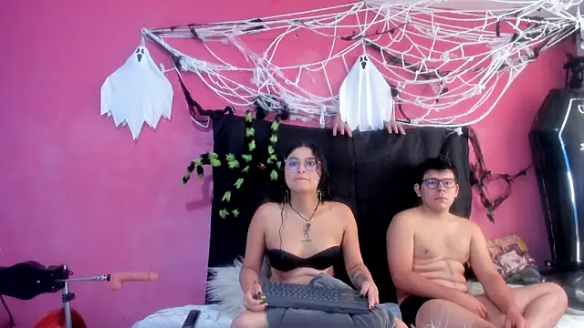 Snapshot of JustiinJazmin chatting on October 3, 7:11 pm JustiinJazmin online show from October 3, 7:11 pm