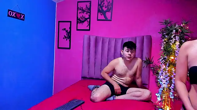 JustiinJazmin online show from January 6, 6:22 pm