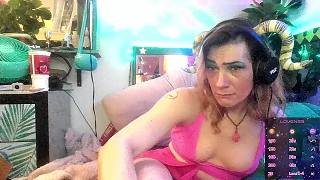 Snapshot of Valosaurus chatting on May 14, 2:57 pm Valosaurus online show from May 14, 2:57 pm