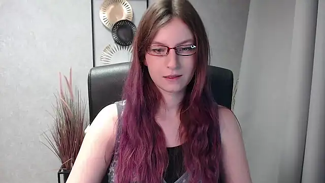 emmaxDelight online show from December 30, 8:43 am