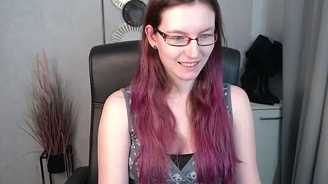 emmaxDelight online show from February 6, 11:21 am