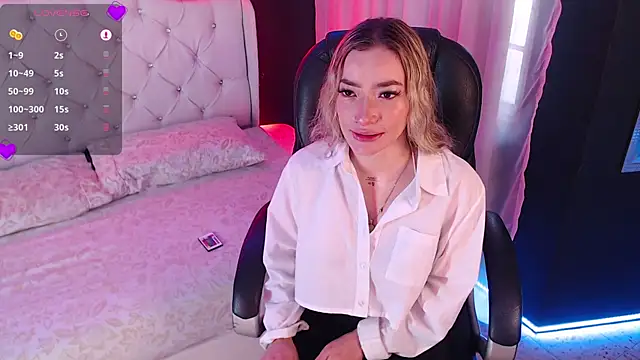 Snapshot of zoe_jones13 chatting on January 17, 11:49 am zoe jones13 online show from January 17, 11:49 am