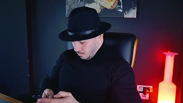 AngeloEric online show from December 19, 8:02 am