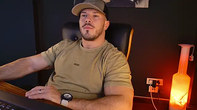 AngeloEric online show from October 30, 2:07 pm