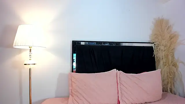 lilithTeen1  online show from March 26, 8:14 pm