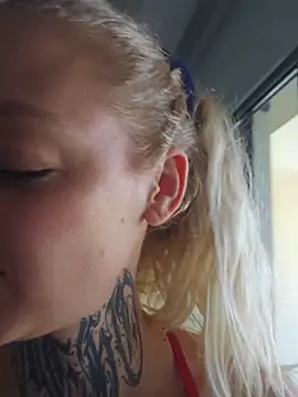 Snapshot of Valery_Venom chatting on June 29, 7:47 am Valery Venom online show from June 29, 7:47 am