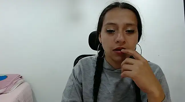 Snapshot of loren3124 chatting on December 12, 4:15 am loren3124 online show from December 12, 4:15 am