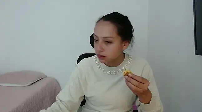 Snapshot of loren3124 chatting on December 14, 1:17 am loren3124 online show from December 14, 1:17 am
