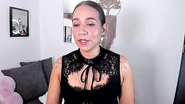 Snapshot of electra_hunt chatting on April 30, 1:34 am electra hunt online show from April 30, 1:34 am