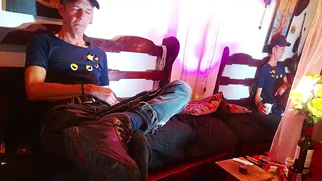 laye19 online show from March 6, 12:51 am