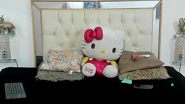 Snapshot of camila_sex_latina chatting on January 26, 2:24 am camila sex latina online show from January 26, 2:24 am