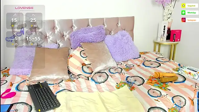 alanavega11 online show from March 23, 1:04 pm