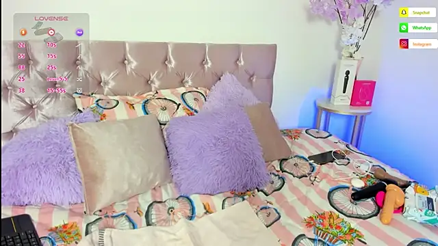 alanavega11 online show from April 9, 1:16 pm