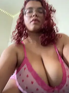 Snapshot of kelsmx chatting on February 14, 1:35 am kelsmx online show from February 14, 1:35 am